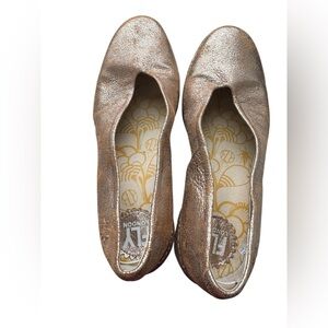 Fly London Women's Metallic Gold Flats
